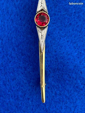 Broche Art Déco Marque Oria - Plaqué Or - Pierre Rouge Translucide - Longueur 5.8 Cm - Vers 1930 - Occasion Bon État