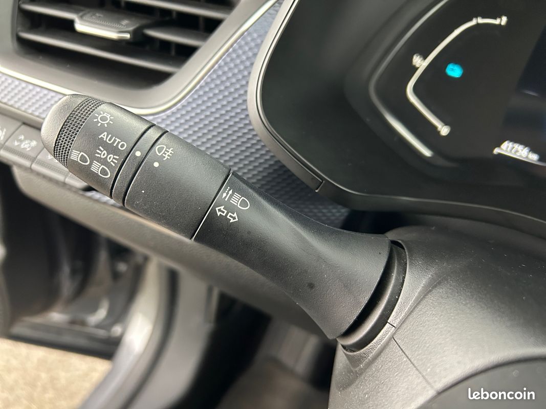 RENAULT Arkana E-Tech hybride 145 - 22 Techno (image 29)