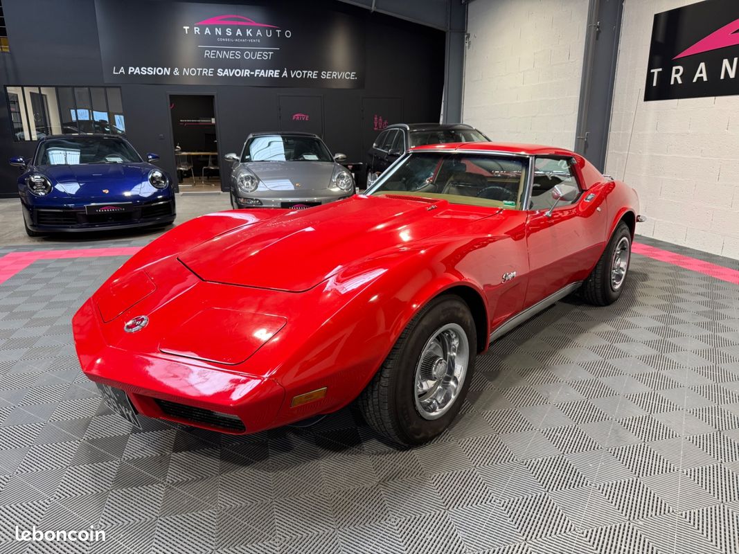 CORVETTE C3 STINGRAY Rouge Made in Japan ASAKUSABASHI 1:43