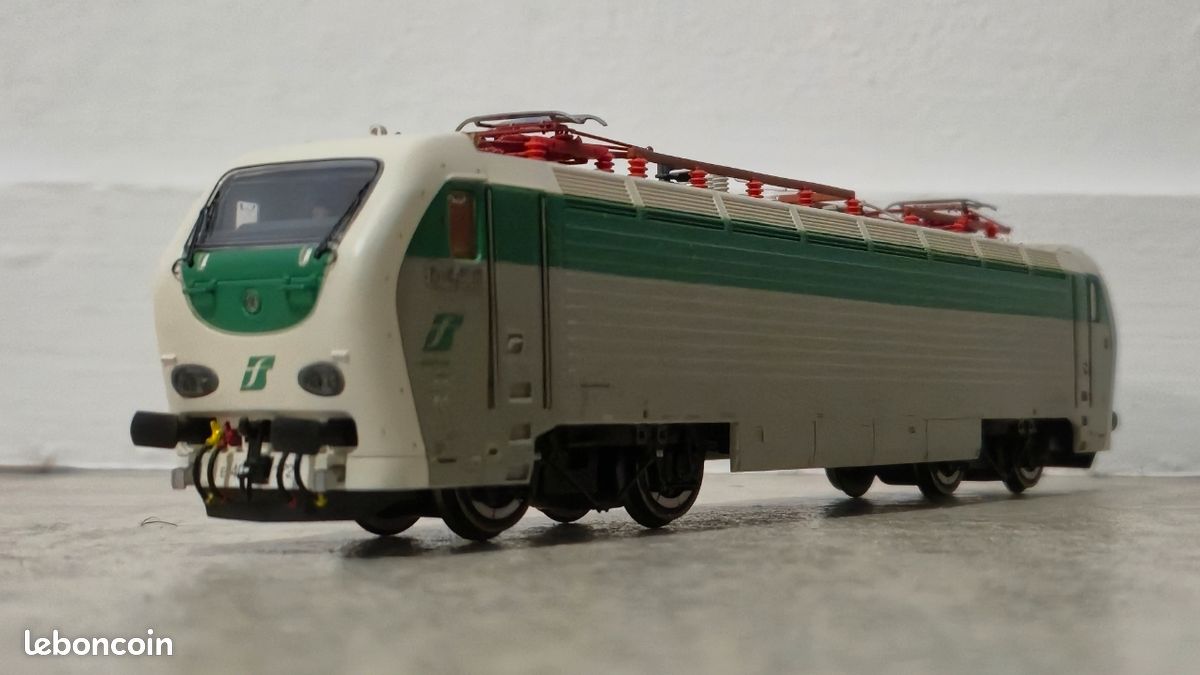 Locomotive électrique série E.636, FS, Ep V - RIVAROSSI HR2937 - HO 1/87