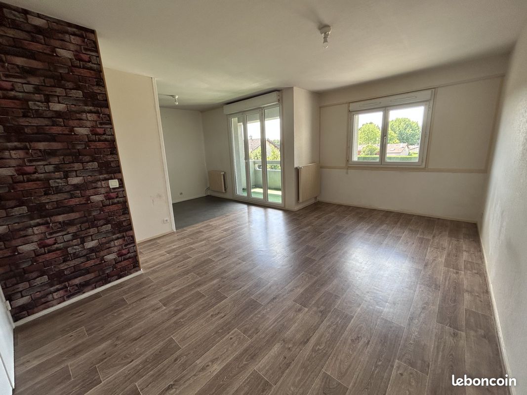 Appartement 4 pièces 81 m² · à Condeissiat · 81 m² · 756 €/mois