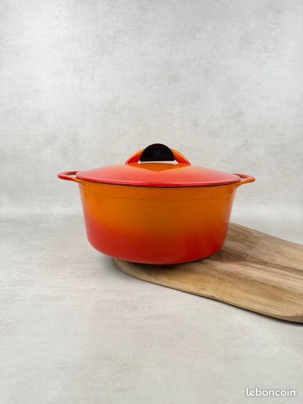 Vintage - Cocotte en fonte de la marque Cousanses ( Le Creuset) de 28 cm à 24,00 euros