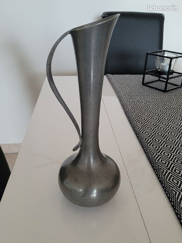 Vase / verseur en étain (image 4)