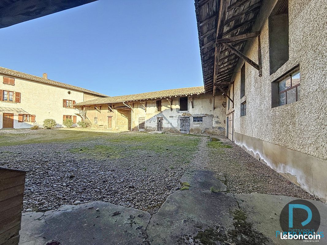 Maison 5 pièces 365 m² · à Francheleins · 365 m² · 129 000 €