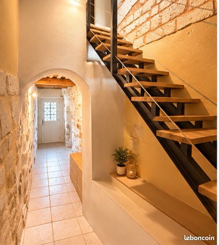 Appartement 3 pièces 109 m² · à Saint-Paul-Trois-Châteaux · 109 m² · 1 090 €/mois