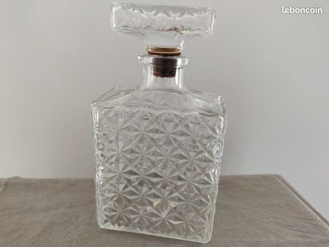 Large carafe à whisky en verre ciselé (image 1)