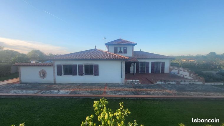 Maison 10 pièces 255 m²