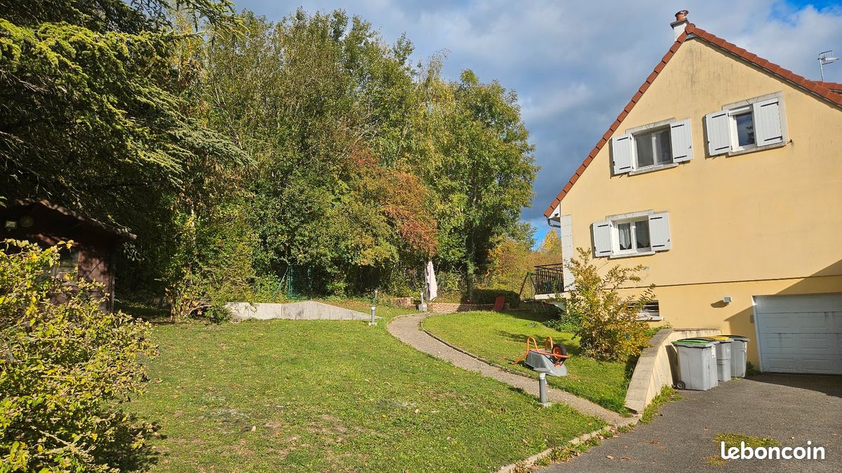 Maison 7 pièces 156 m² · à Fosses · 156 m² · 440 000 €