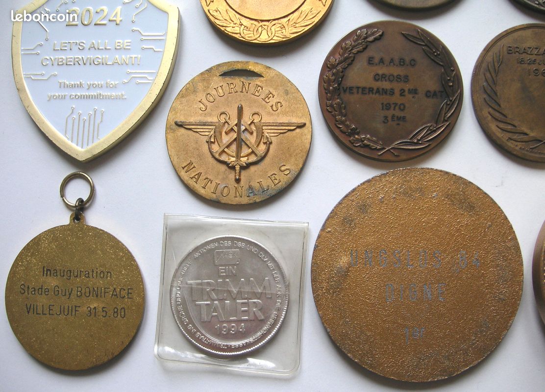 Médaille Sportive Ancienne - Fédération Physique Et Des Sports - Argent - France