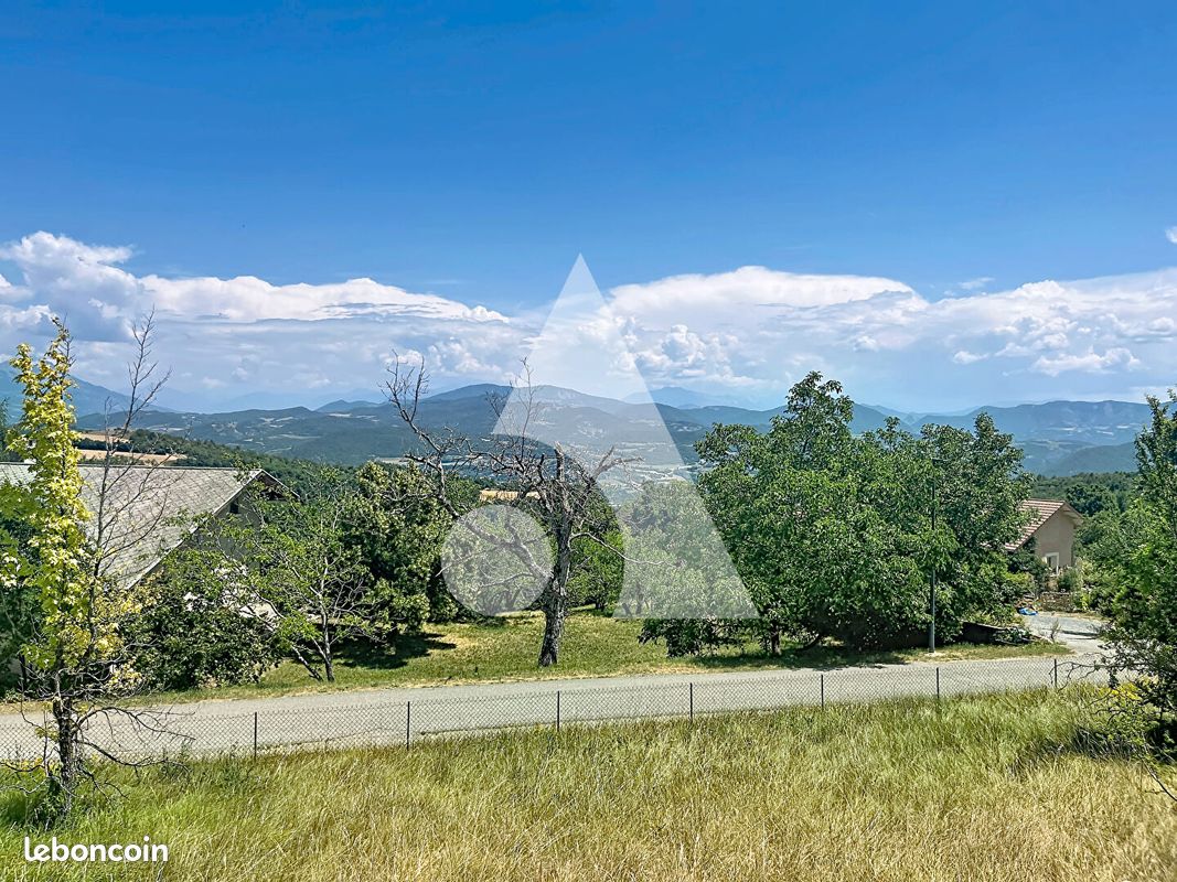 Terrain 1455 m² · à La Freissinouse · 1 455 m² · 213 500 €