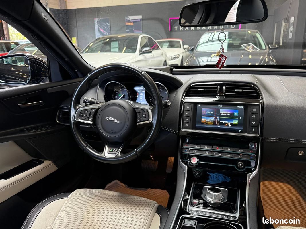Jaguar xe r-sport 2.0 180 bva (image 25)