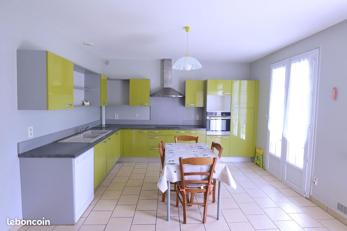 Pavillon 5 pièces 97 m² - Sauzé-Vaussais 79190 (image principale 6)