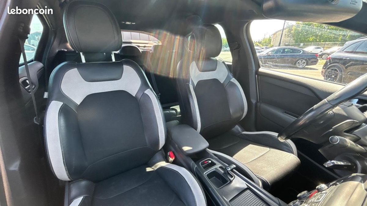 Citroën DS4 e-HDi 115 So Chic ETG6 (image 16)