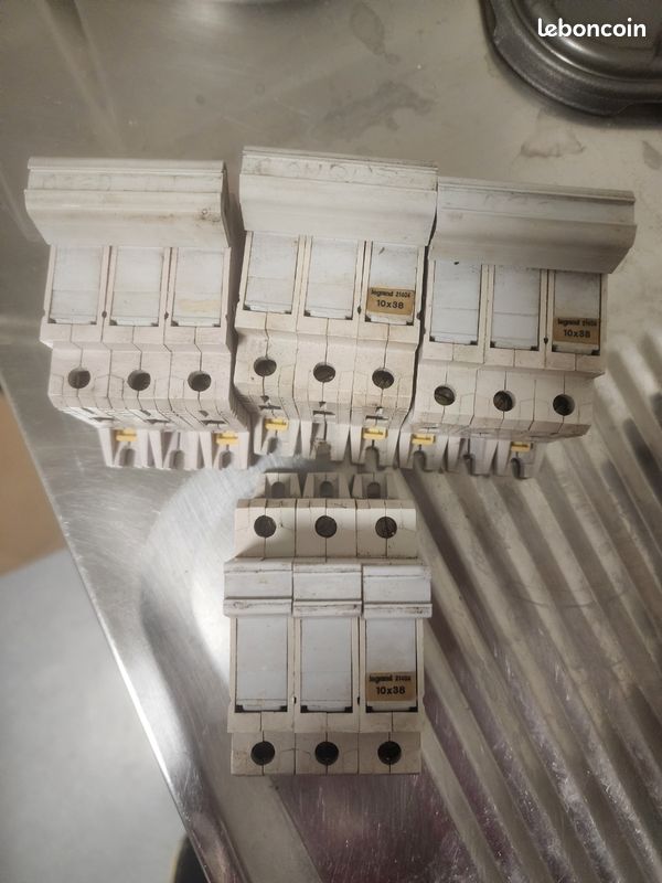 Disjoncteur électrique et porte de fusible (image 5)