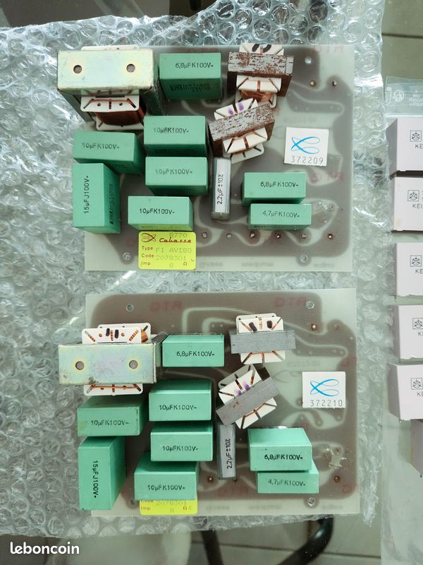 Lot de pièces pou filtres Cabasse d’origine – 2 PCB + borniers + 19 condensateurs (image 2)