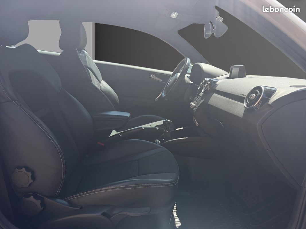 AUDI A1 1.6 TDI 105 S LINE 105Ch Garantie 12 mois (image 7)