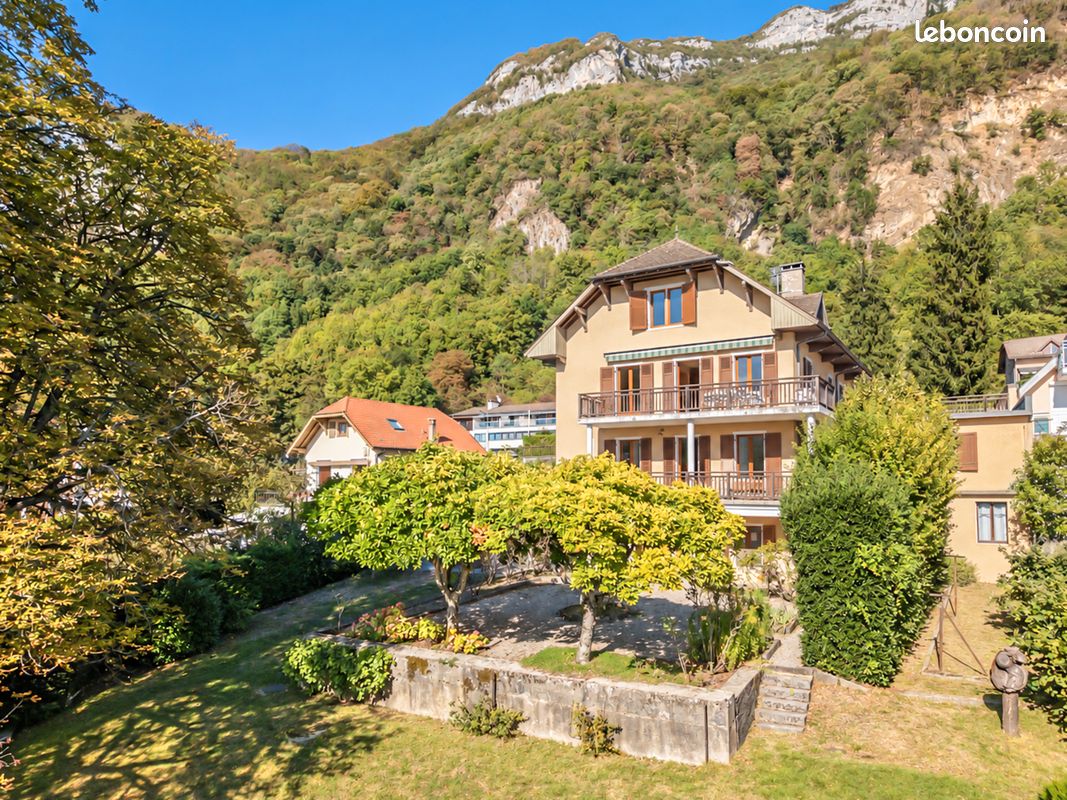 Appartement 8 pièces 202 m² · à Veyrier-du-Lac · 201,6 m² · 1 895 000 €