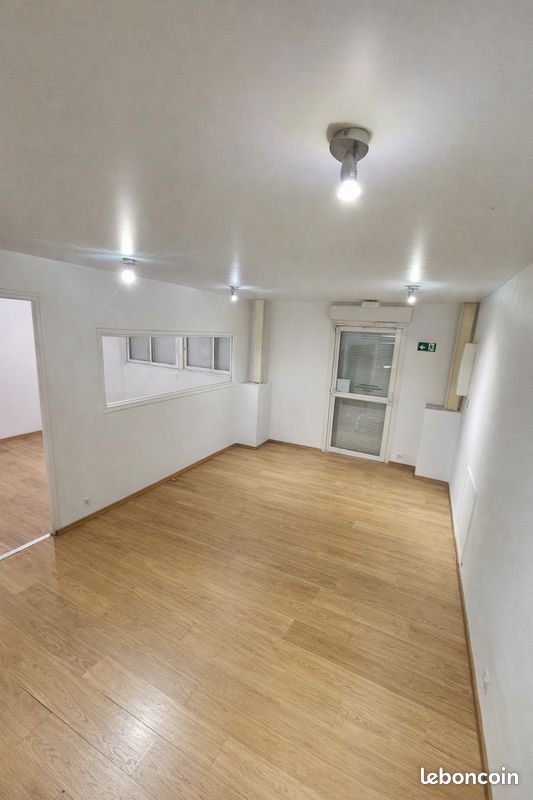 LOCAL 600 m2 / BUREAUX 200 m2 (image 20)