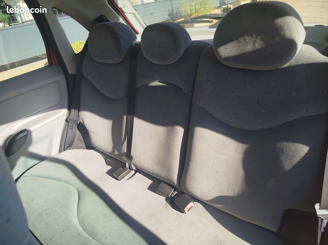 Citroën C3 essence 1.4 tu an03 distribution neuve et révisé pneus pratiquement neuf a 1750 g6m (image 5)