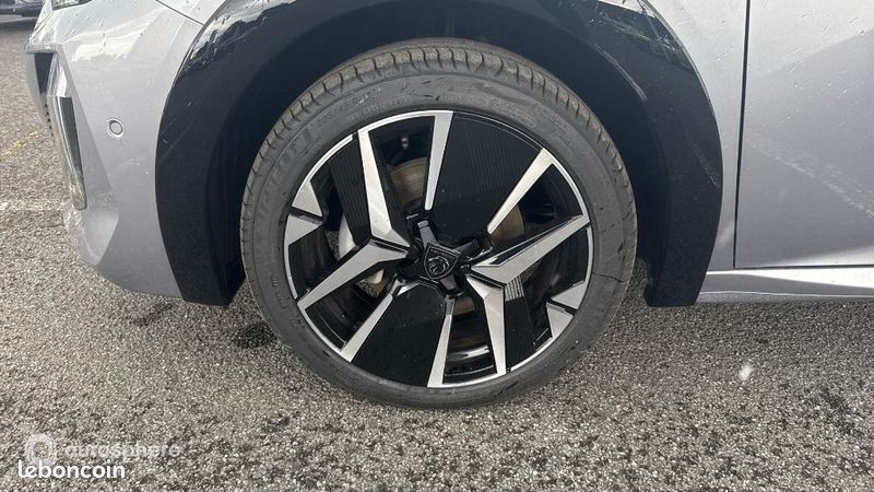 Peugeot 208 e-208 136ch GT (image 20)