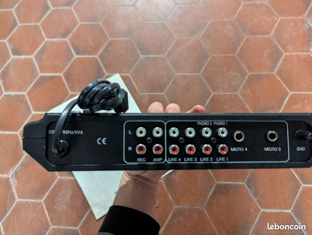 Préampli Velleman K4100 Vintage Années 80 – Look Rétro Et Commandes Numériques, Fonctionnel