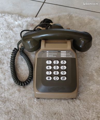 Ancien téléphone à cadran Socotel S63