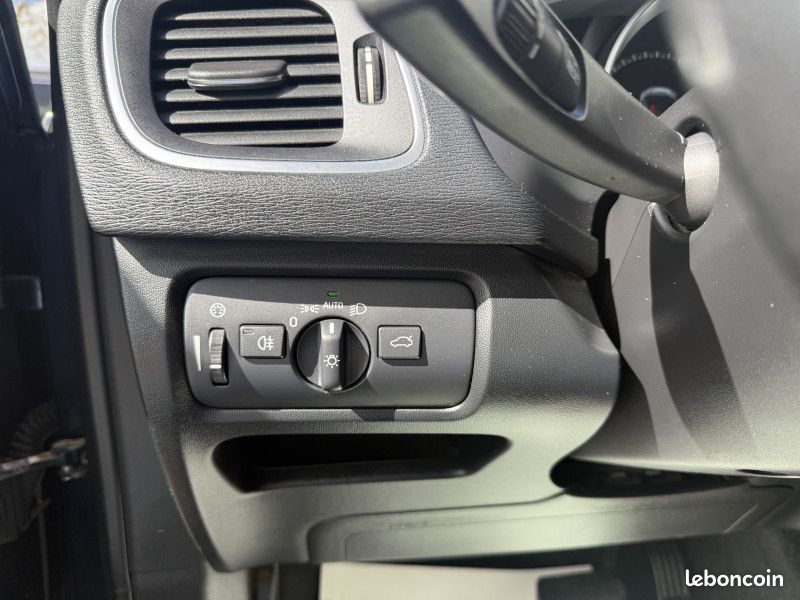 Volvo V40 T3 152CH INSCRIPTION GEARTRONIC (image 16)