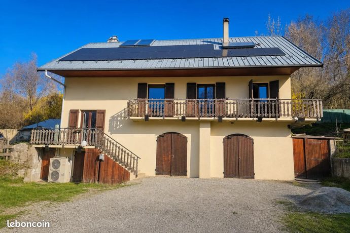 Maison 7 pièces 265 m²