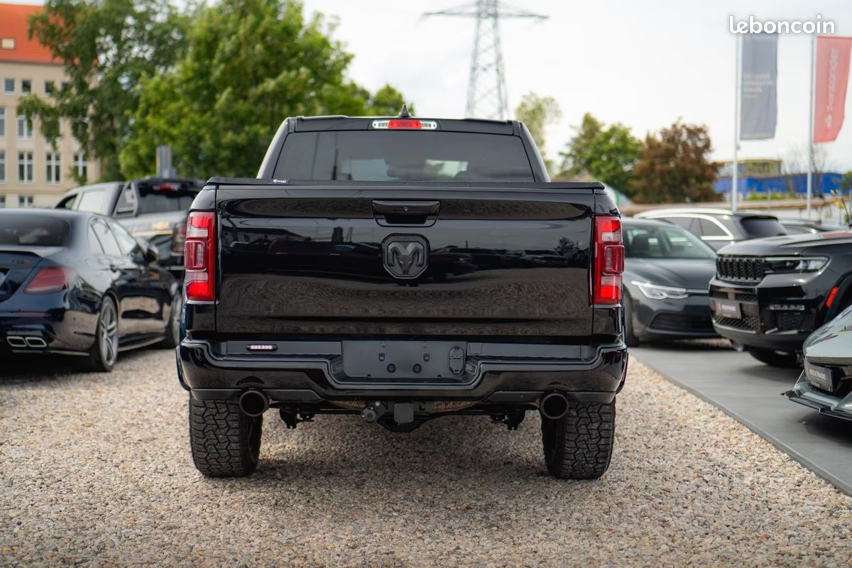 Dodge RAM 1500 Laramie Night Edition 5.7 HEMI 401 ch 4x4 – Alpine – 20” – Offroad (image 7)