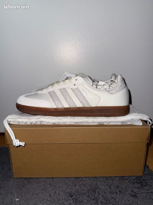 adidas gazelle silver green womens adidas Tischtennis NAKED Copenhagen Silvery Daisy Lace Pack