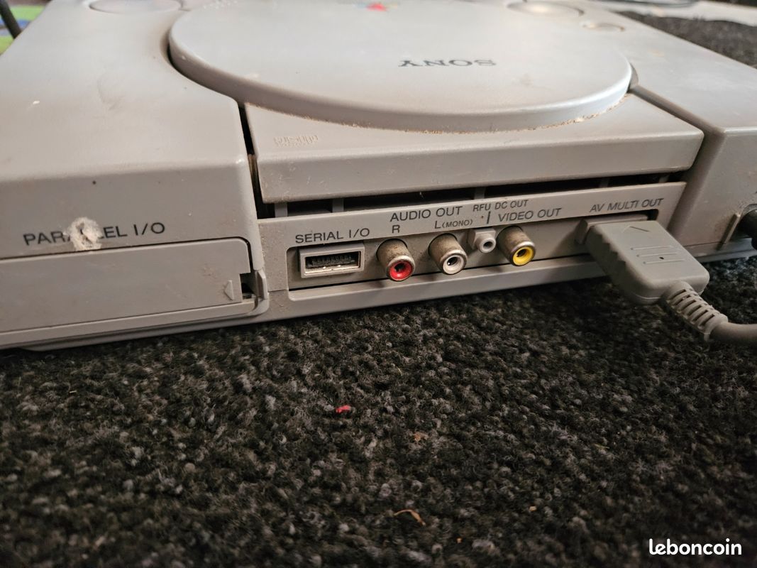 Console Sony PlayStation 1 - Modèle Audiophile SCPH-1002 (image 7)