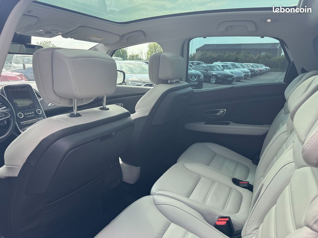 RENAULT SCENIC IV Edition One 1.2i 130 CV 09/2016 47800 KM TOIT PANORAMIQUE INTIÉRIEUR CUIR SIÈGES CHAUFFANTS ET MAS (image 13)