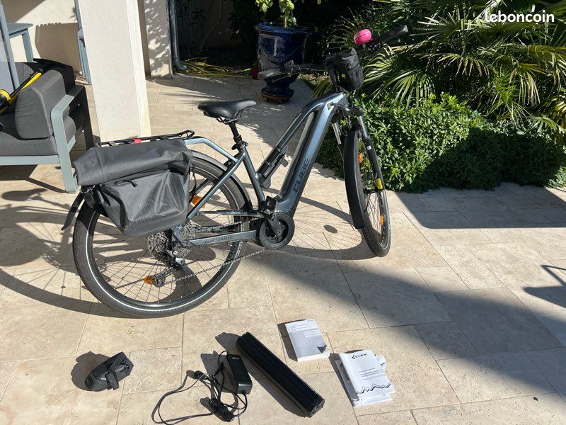 Vélo CUBE électrique excellent état, moteur Bosh, batterie Bosh Powertub 625 kw (environ 90 km d'autonomie) (image 1)