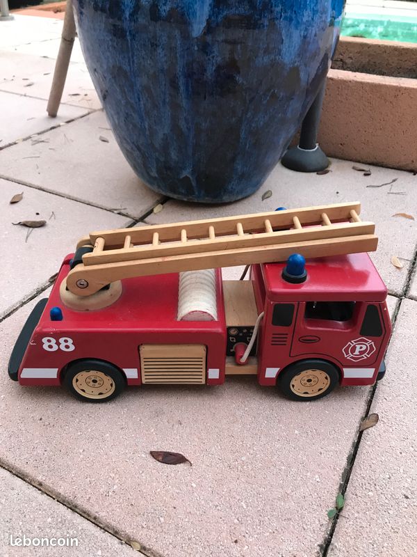 Camion de pompier en bois (image 4)