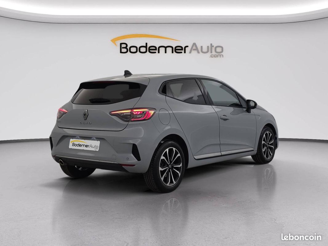 RENAULT Clio TCe 90 Techno (image 5)