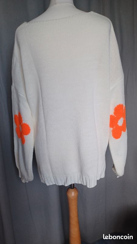 Pull écru à fleurs (image 2)