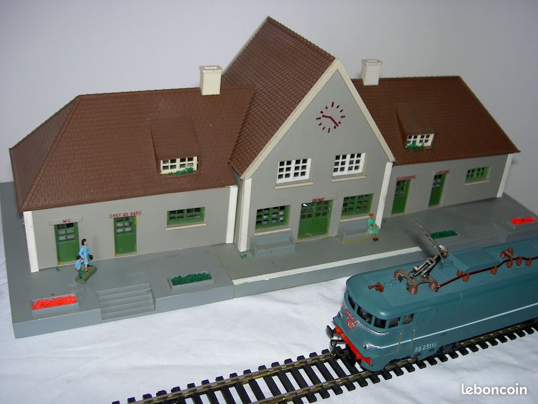 Maquette H0 Gare Moderne (Type Maintenon) Jouef Ref 2704