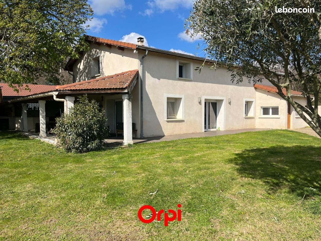Maison 6 pièces 190 m² · à Cour-Et-Buis · 190 m² · 349 500 €