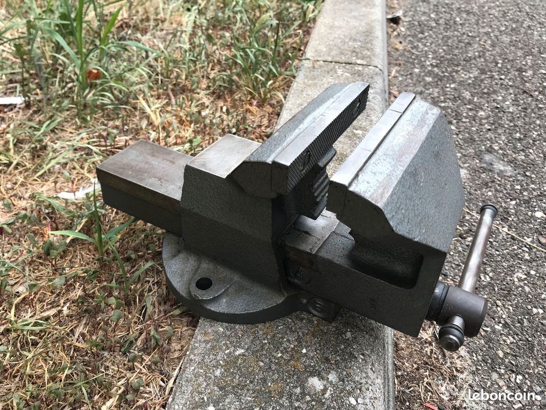 Etau tout acier sambre et meuse mors de 125mm (image 1)