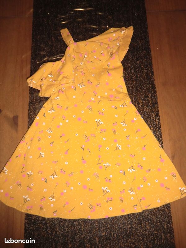 Lot de vêtements fille 4 ans (image 7)