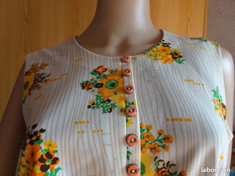Robe grande taille sans manche motifs fleuris (image 4)