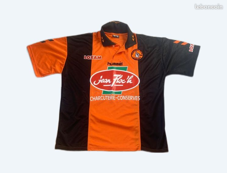 Clément collectionne les maillots du FC Lorient : il en compte plus de 200 ! | Le Télégramme