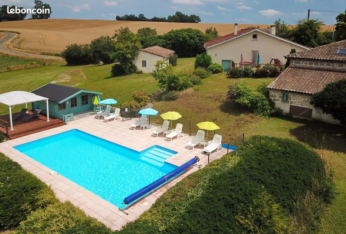 Maison 13 pièces 311 m² · à Monbahus · 311 m² · 470 000 €