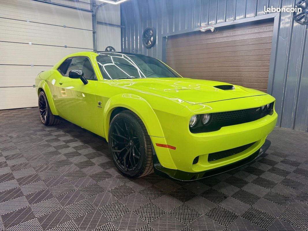 Dodge CHALLENGER R/T Scat Pack Widebody V8 6.4 492 ch – CarPlay – Caméra – Harman Kardon (image 1)