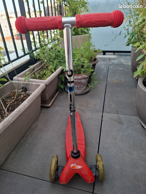Trottinette micro rouge (image 1)