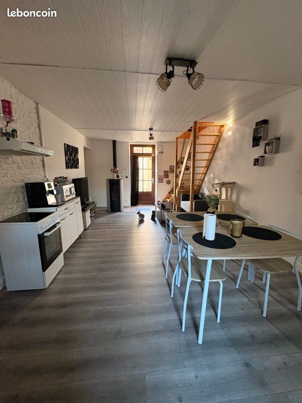 Maison 4 pièces 85 m² · à Aigre · 85 m² · 800 €