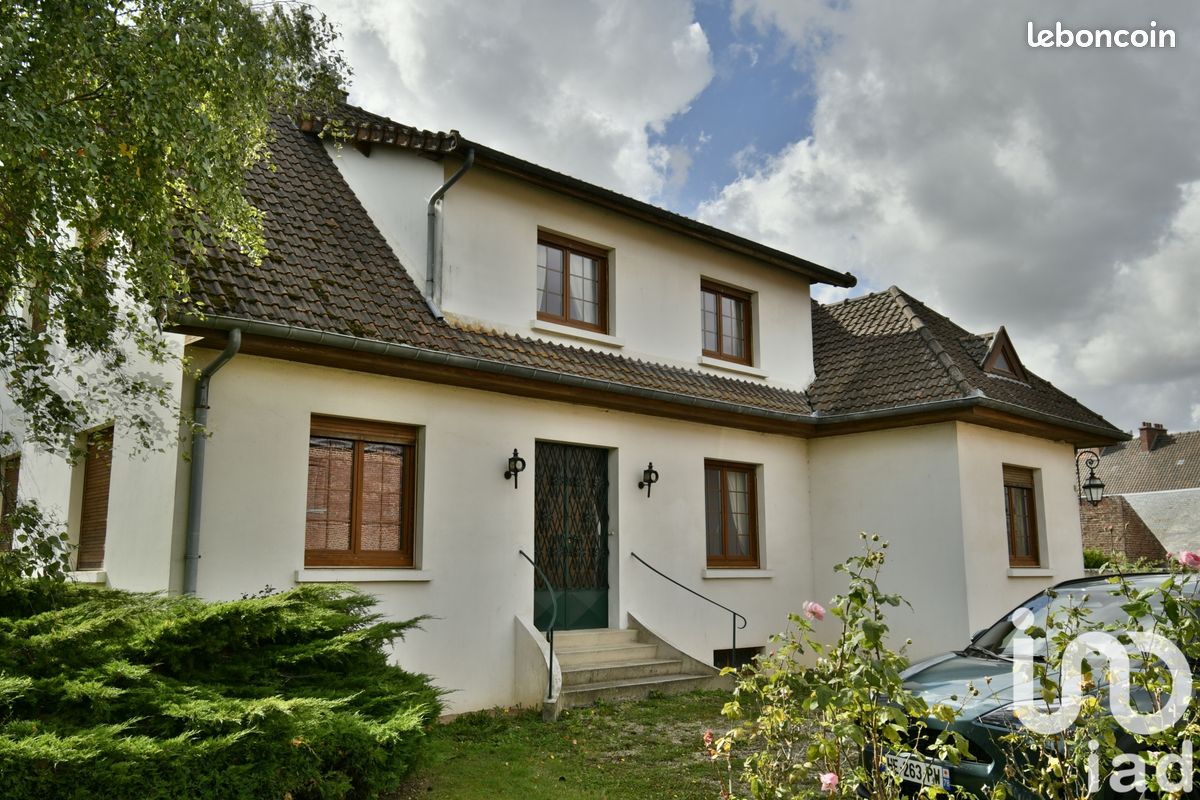 Maison 10 pièces 198 m² · à Breteuil · 198 m² · 306 000 €