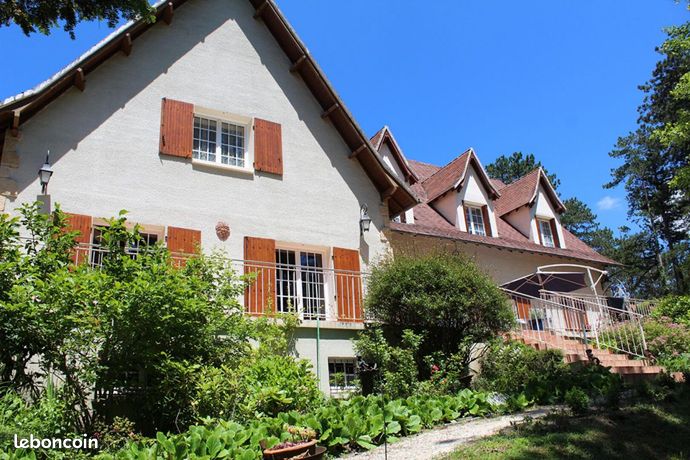 Maison 8 pièces 300 m²