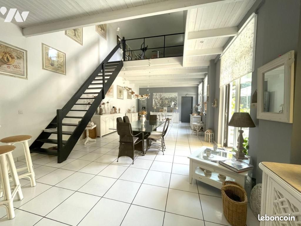 Maison 8 pièces 378 m² · à Lille · 378 m² · 490 000 €
