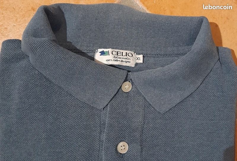 Polo manches longues bleu XL/XXL
Largeur épaules 54 cm
Largeur aisselles 66 cm
Longueur 70 cm
Ouverture deux boutons
100% coton
Sans bouloches en parfait état général (image 8)
